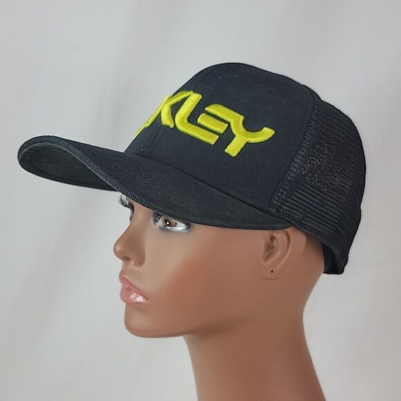 Oakley Hat Cap Snapback Trucker Black - Picture 1 of 9